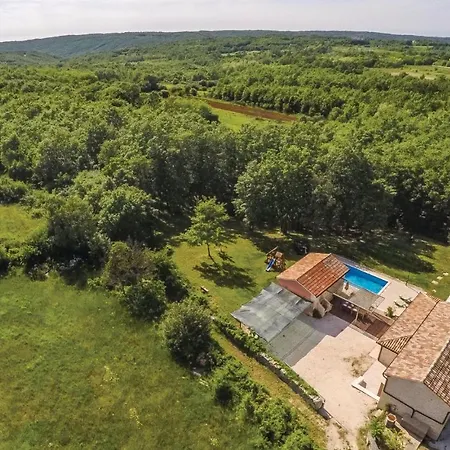 別荘 In Svpetar U Sumi *