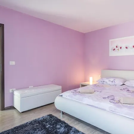 Holiday home In Sv,petar U Sumi With Jacuzzi Pamici